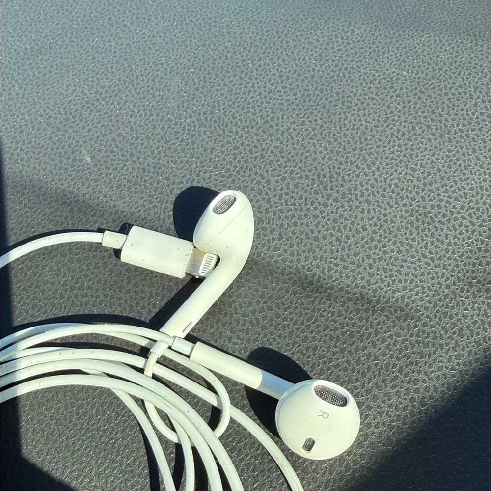 Apple EarPods with Lightning Connector White Wired Headphones